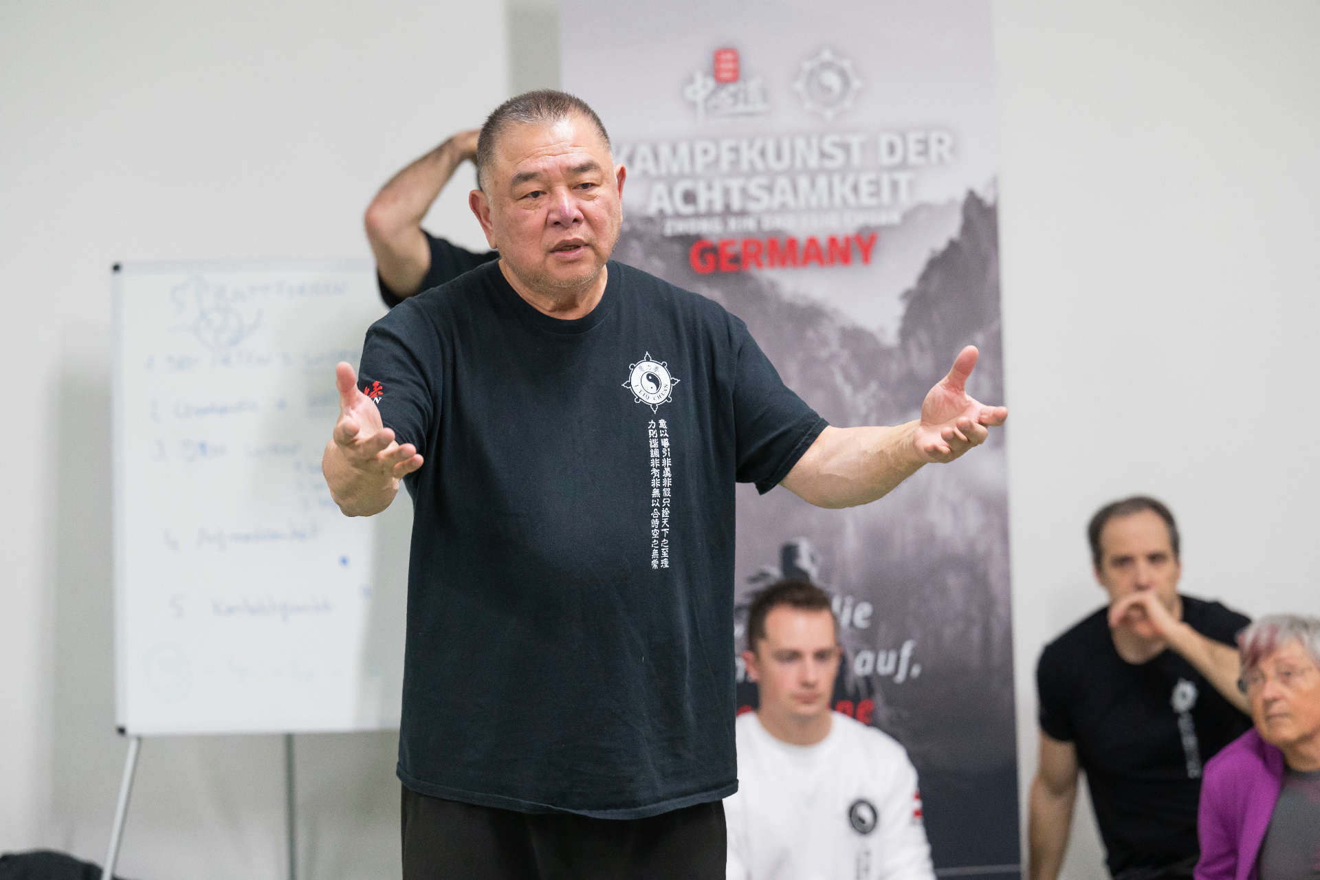 Sam F.S. Chin unterrichtet Zhong Xin Dao I Liq Chuan