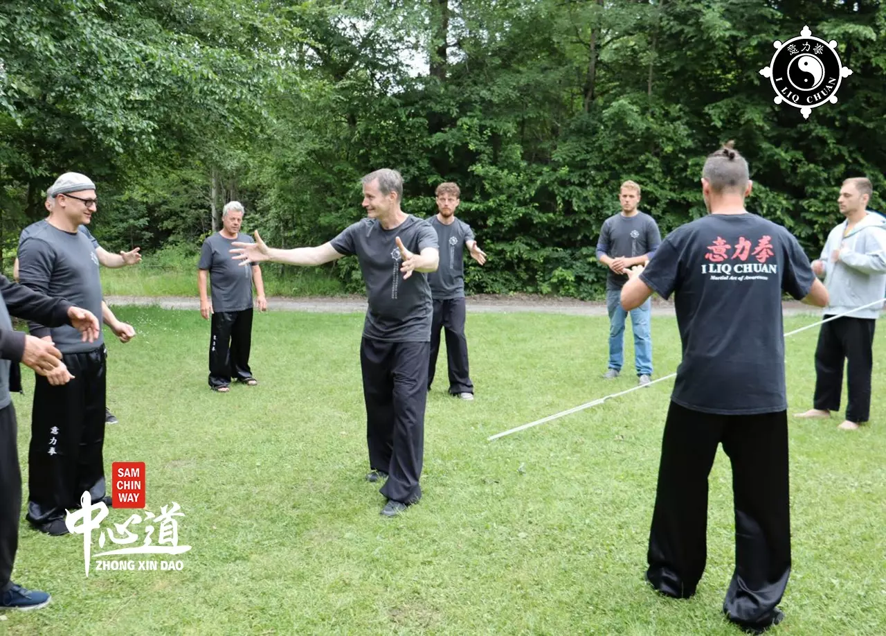 <p>Die Kampfkunst der Achtsamkeit (KdA): Zhong Xin Dao / I Liq Chuan (ZXD/ILC)</p>